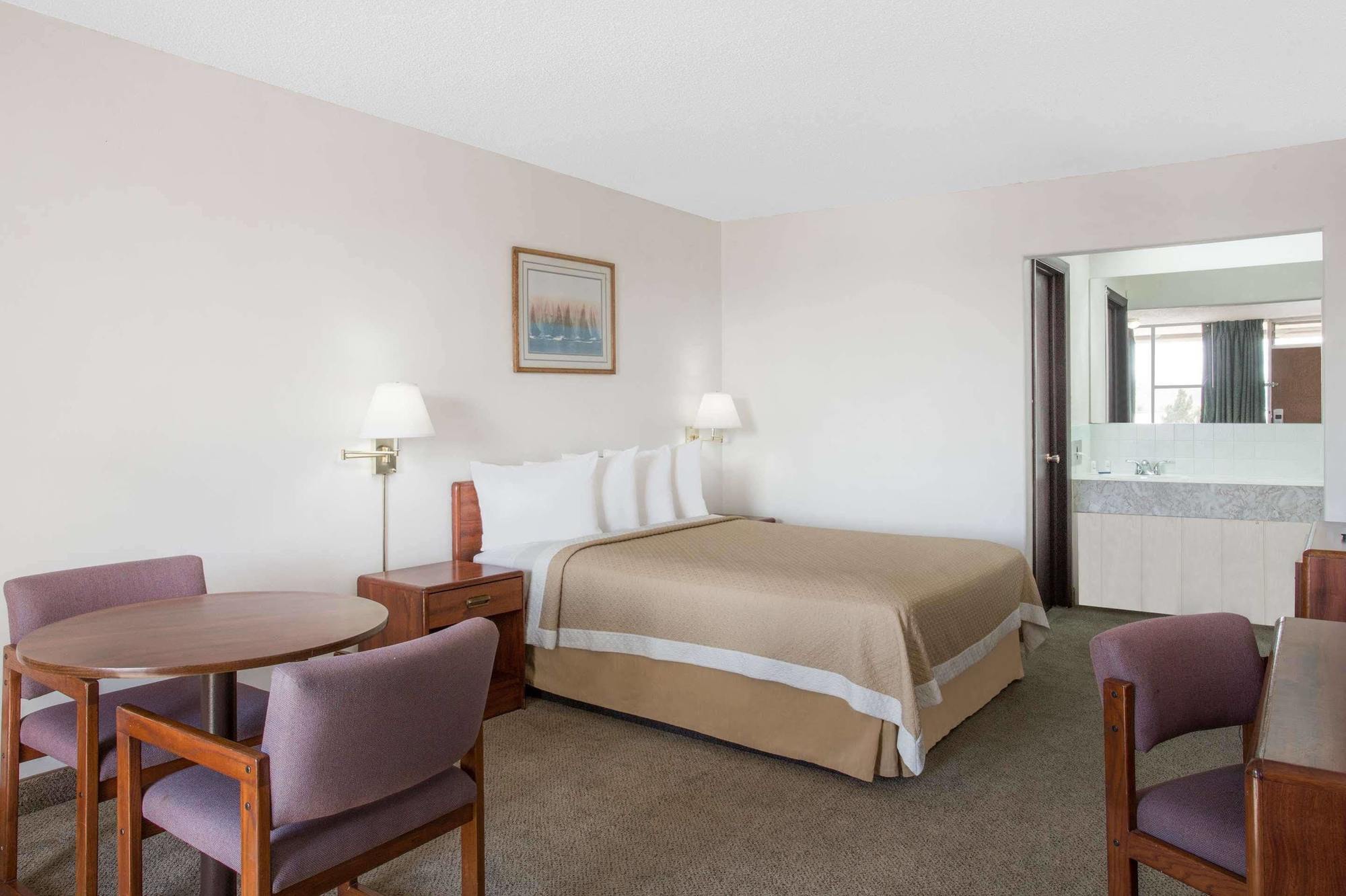 Days Inn By Wyndham Rock Springs Esterno foto
