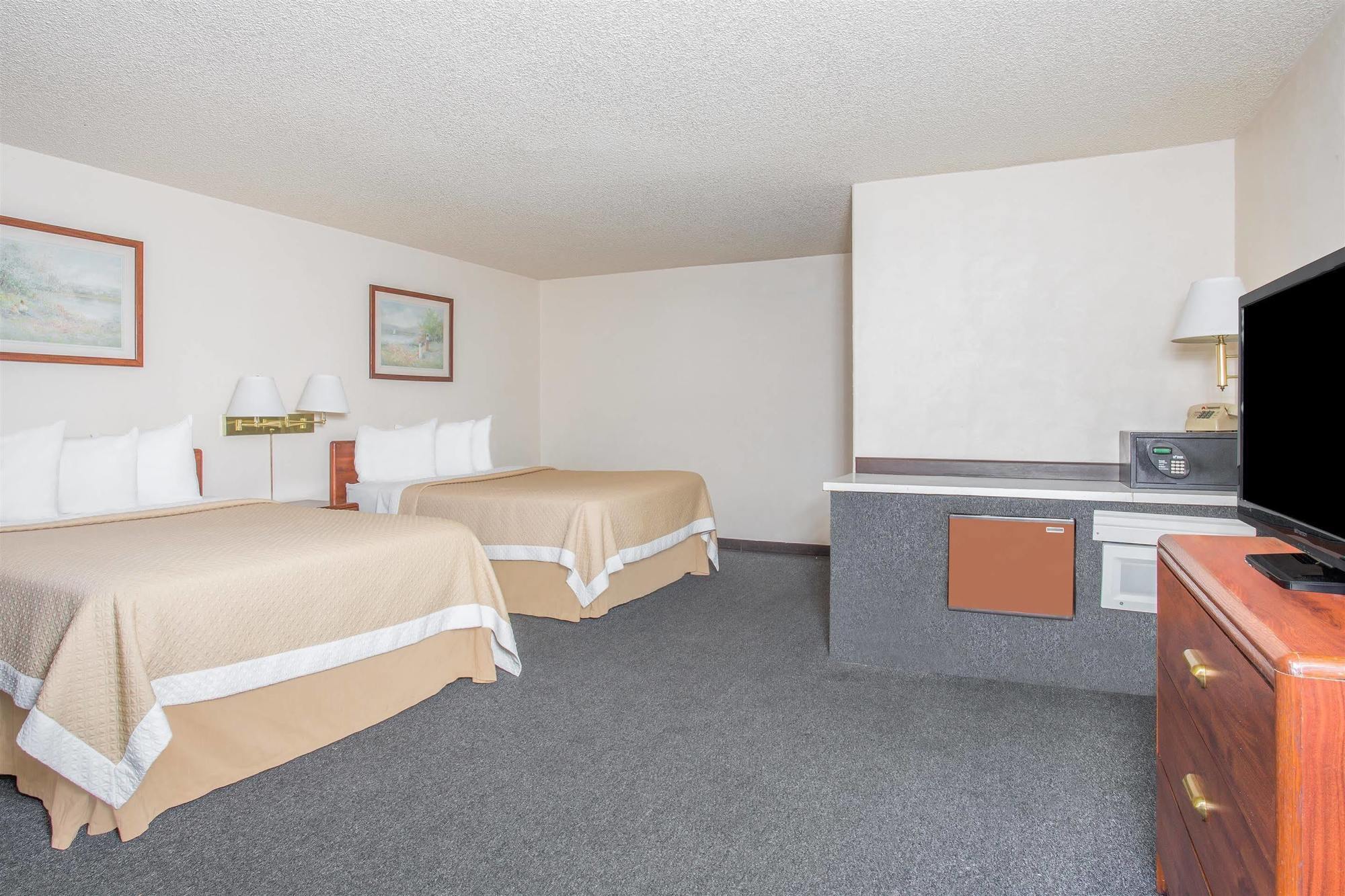 Days Inn By Wyndham Rock Springs Esterno foto