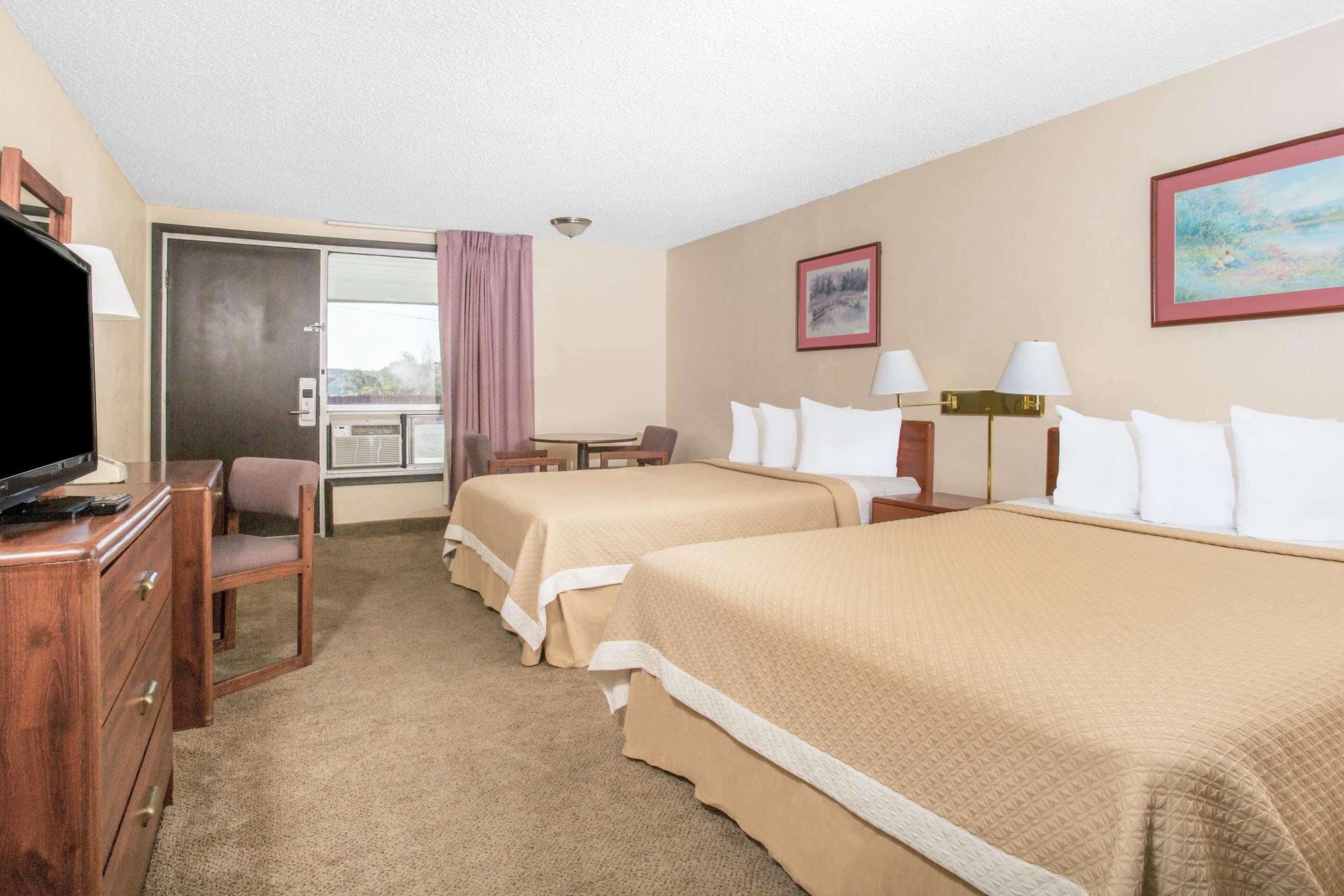 Days Inn By Wyndham Rock Springs Esterno foto